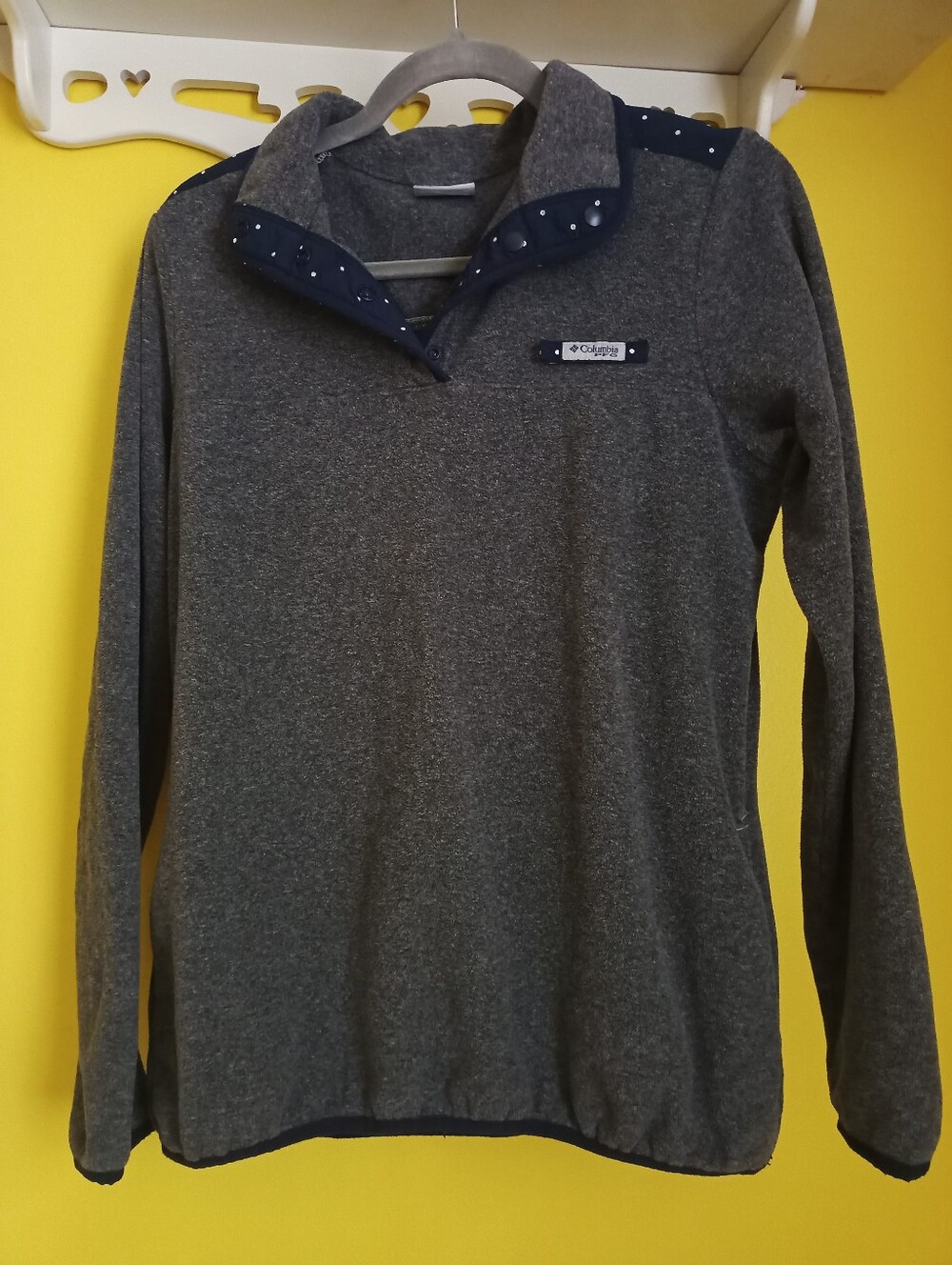 Medium Columbia Sweatshirt